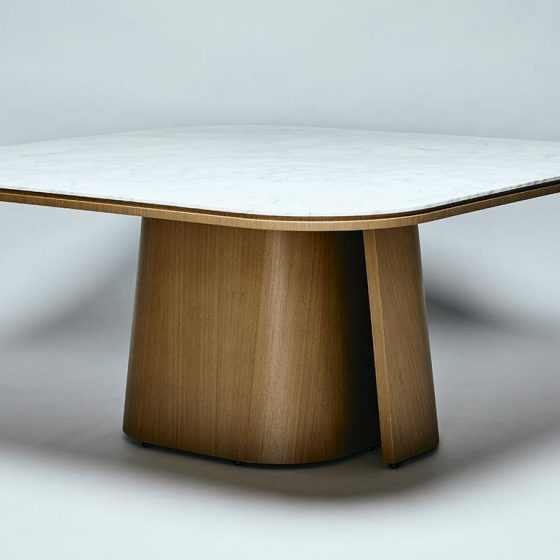 Ooma dining table