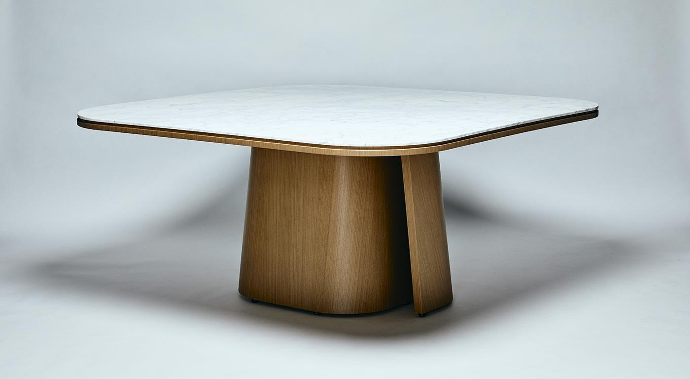Ooma dining table