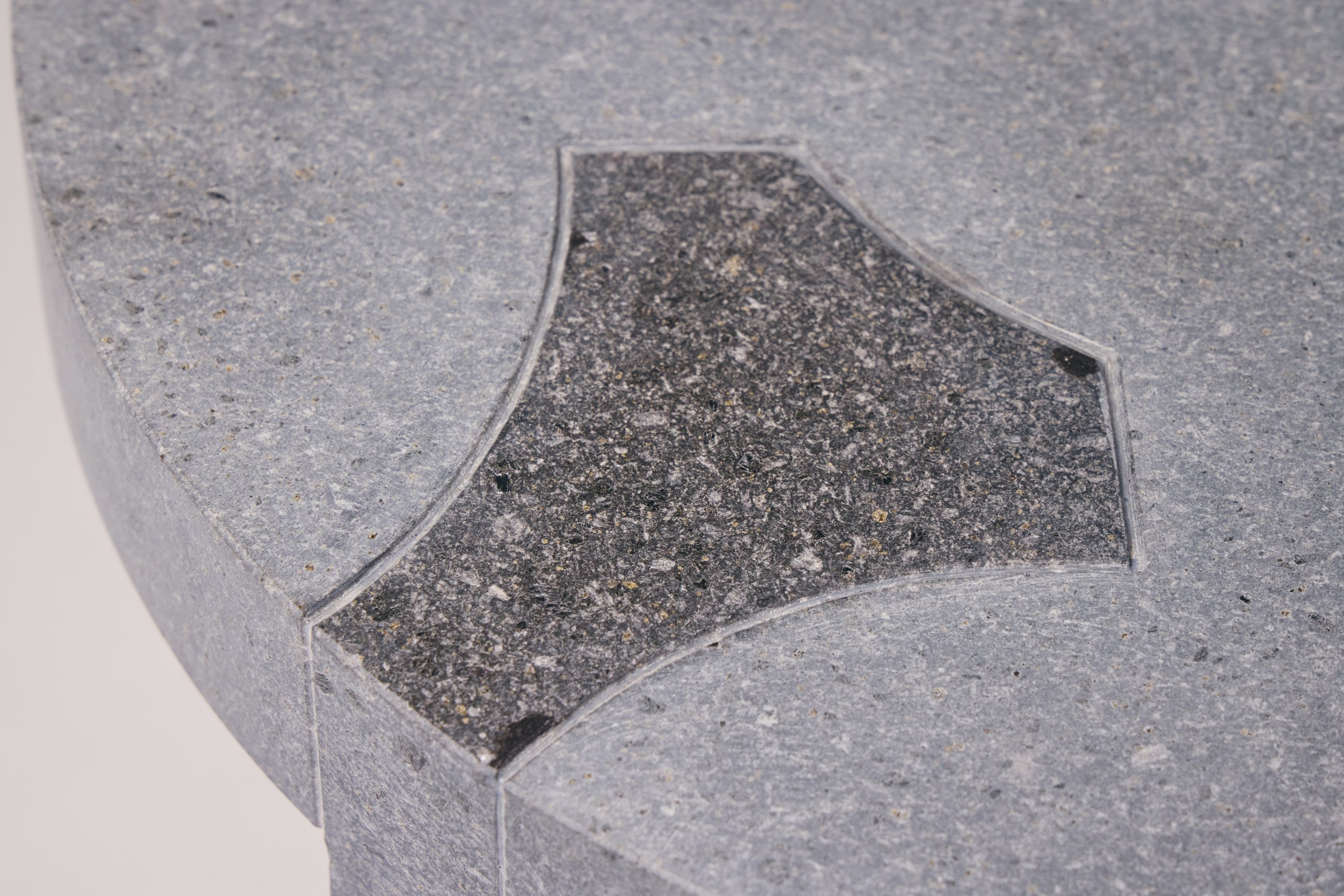 Reda AMALOU_collection Galerie_INLAY console_Basalt marble_©Mikael Benard_10