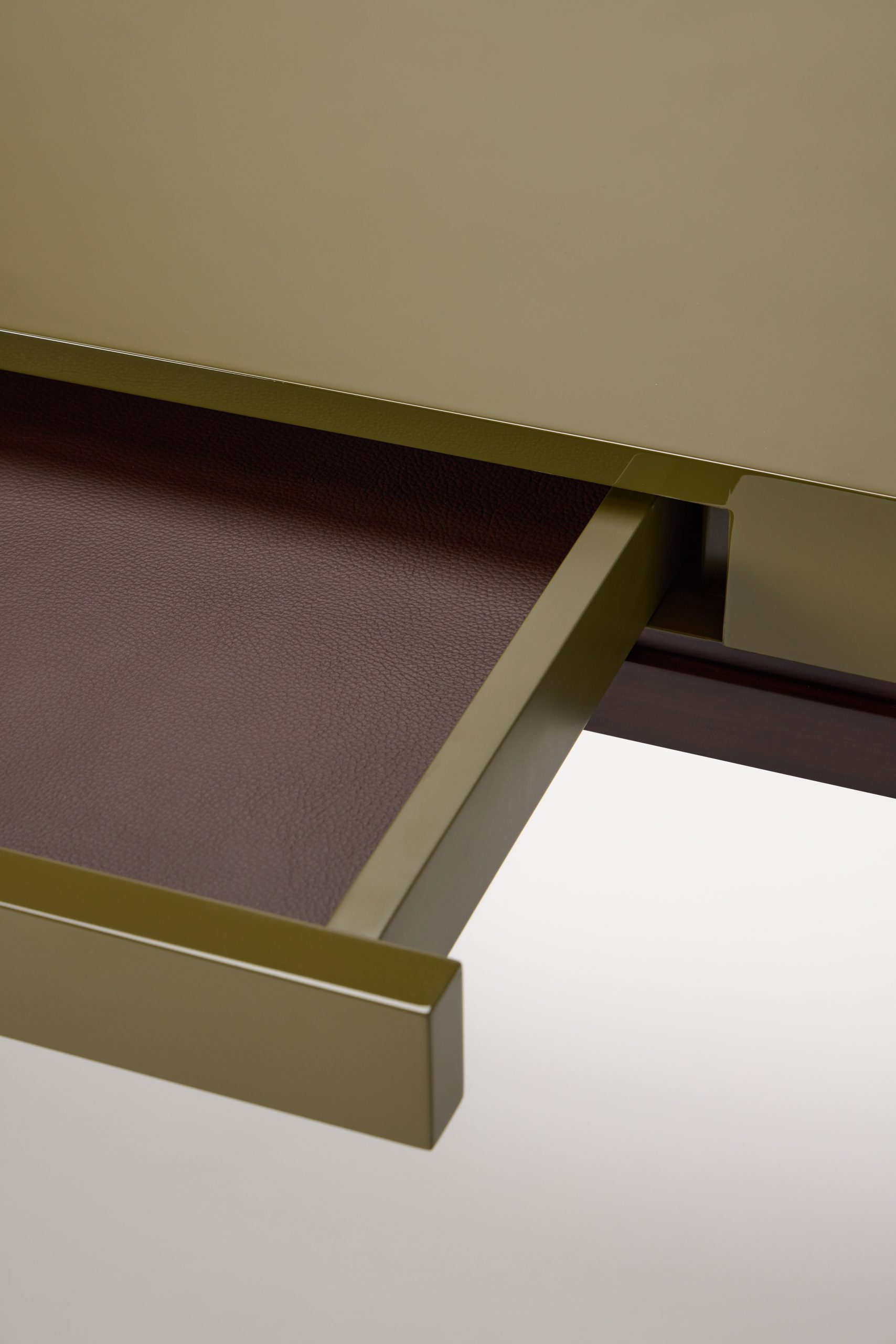 TARA_DESK-030